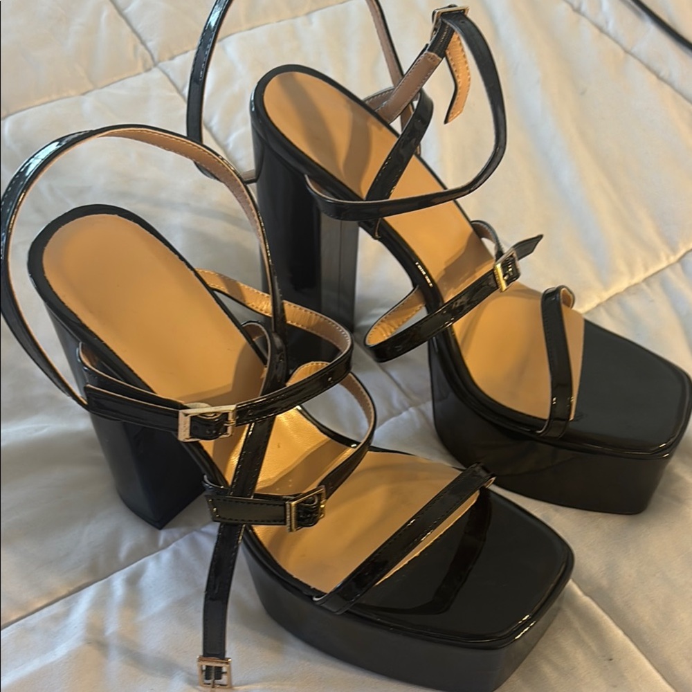Elegant Black Platform Sandals with Glossy Finish